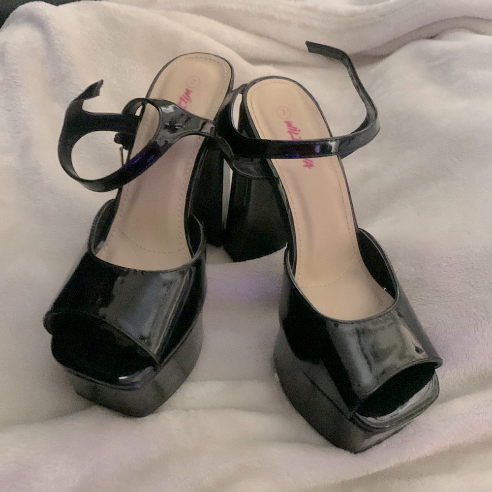Vixen heels, size 7.